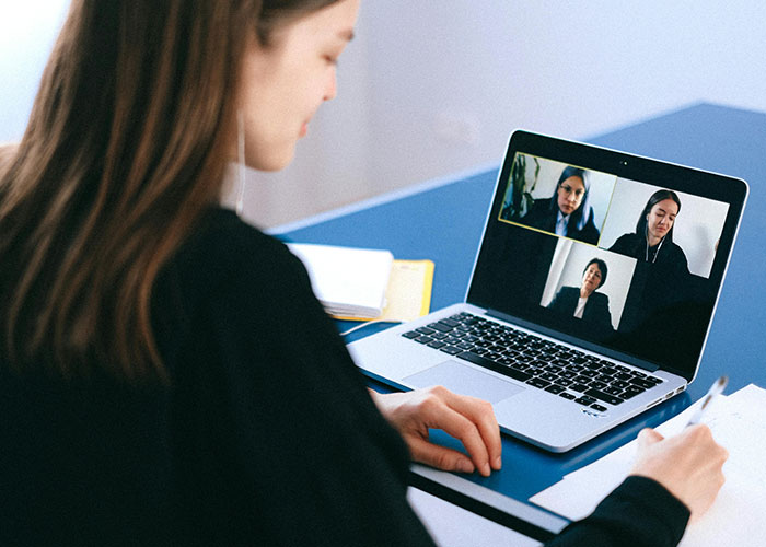 Overconfident Guy Lies His Way Into A High-Paying VP Role, Realizes He’s Screwed Overconfident Guy Lies His Way Into A High-Paying VP Role, Realizes He’s Screwed