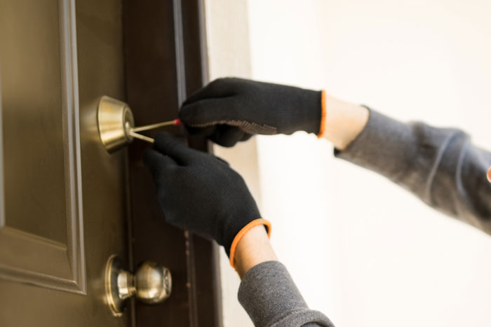 Daughter Faces Consequences Of Her Crime, Blames Dad For Not Helping Her Avoid Punishment Daughter Faces Consequences Of Her Crime, Blames Dad For Not Helping Her Avoid Punishment