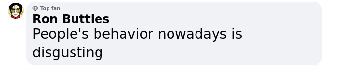 US Tourist Sparks Debate On Airport Etiquette After Trying To Kick Down Airplane’s Door US Tourist Sparks Debate On Airport Etiquette After Trying To Kick Down Airplane’s Door