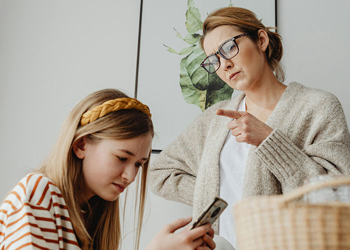 “Called Me In The Middle Of The Night Screaming”: Parents Put Camera In Daughters’ Dorm “Called Me In The Middle Of The Night Screaming”: Parents Put Camera In Daughters’ Dorm