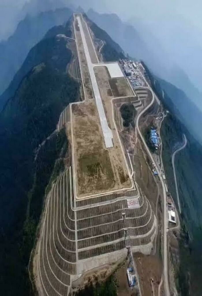 30 Gigantic Things That People With Megalophobia Just Can’t Stomach (New Pics) 30 Gigantic Things That People With Megalophobia Just Can’t Stomach (New Pics)