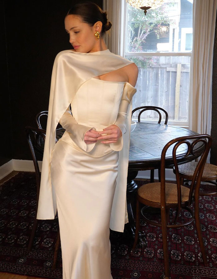 Bride’s Scam Claim Against Dress Designer Sparks Fierce Debate After Business Exposes Their Texts Bride’s Scam Claim Against Dress Designer Sparks Fierce Debate After Business Exposes Their Texts