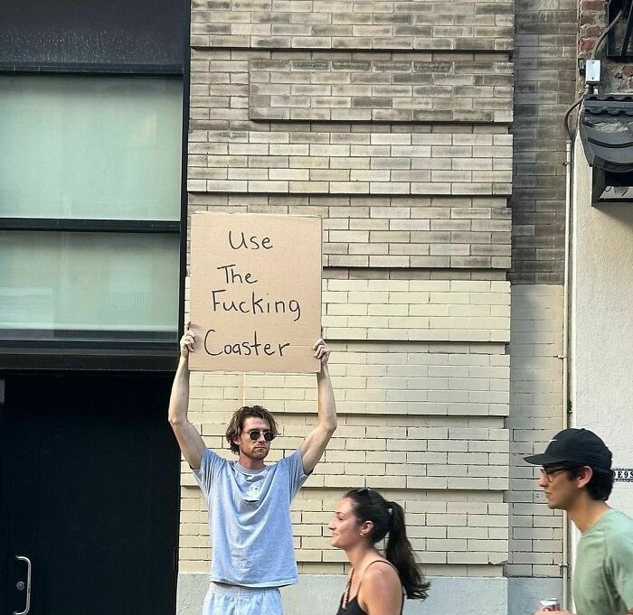 50 Times “Dude With Sign” Did Everyone A Service And Protested Everyday Annoying Things (New Pics) 50 Times “Dude With Sign” Did Everyone A Service And Protested Everyday Annoying Things (New Pics)