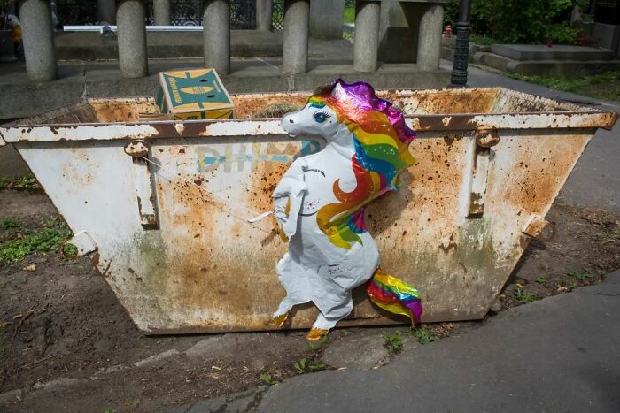 Fun Accidental Moments Captured By This Street Photographer (50 New Pics) Fun Accidental Moments Captured By This Street Photographer (50 New Pics)