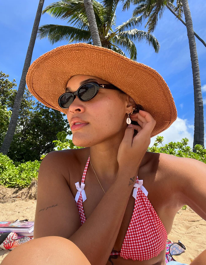 Woman Shares Dramatic Transformation 1 Year After “Breaking Free” From Extreme Fitness Lifestyle