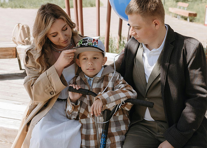 Parents Spoiled Adoptive Daughter More Than Bio One, She Doesn’t Let That Happen At Her Wedding Parents Spoiled Adoptive Daughter More Than Bio One, She Doesn’t Let That Happen At Her Wedding