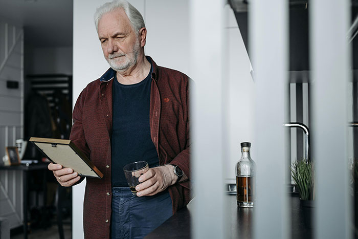 “I’m 68 And Totally Alone”: 50 People Share What It’s Like Being Seniors