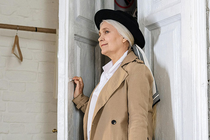 “I’m 68 And Totally Alone”: 50 People Share What It’s Like Being Seniors