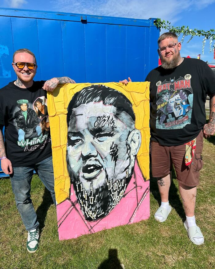 Artist Paints Iconic Celebrities With Unlikely Materials Like Coffee And Lipstick (55 Pics)