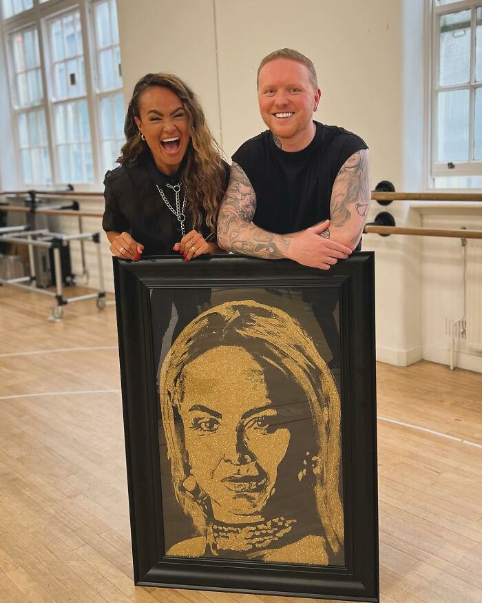 Artist Paints Iconic Celebrities With Unlikely Materials Like Coffee And Lipstick (55 Pics)