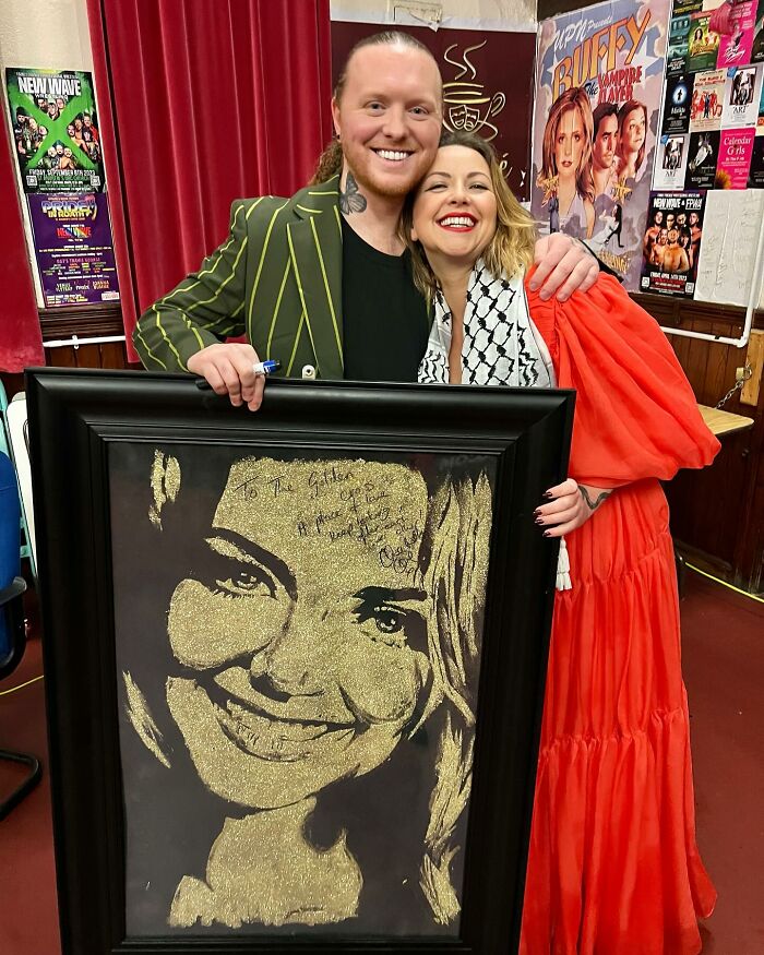 Artist Paints Iconic Celebrities With Unlikely Materials Like Coffee And Lipstick (55 Pics)