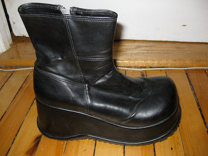 “No One Can Stop Me”: 40 People Confess To The Weirdest Things They Do Living Alone “No One Can Stop Me”: 40 People Confess To The Weirdest Things They Do Living Alone