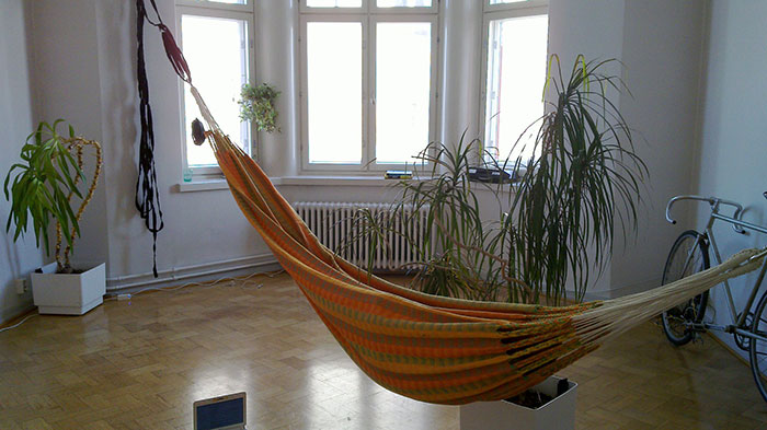 “No One Can Stop Me”: 40 People Confess To The Weirdest Things They Do Living Alone “No One Can Stop Me”: 40 People Confess To The Weirdest Things They Do Living Alone