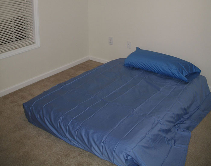 “No One Can Stop Me”: 40 People Confess To The Weirdest Things They Do Living Alone “No One Can Stop Me”: 40 People Confess To The Weirdest Things They Do Living Alone