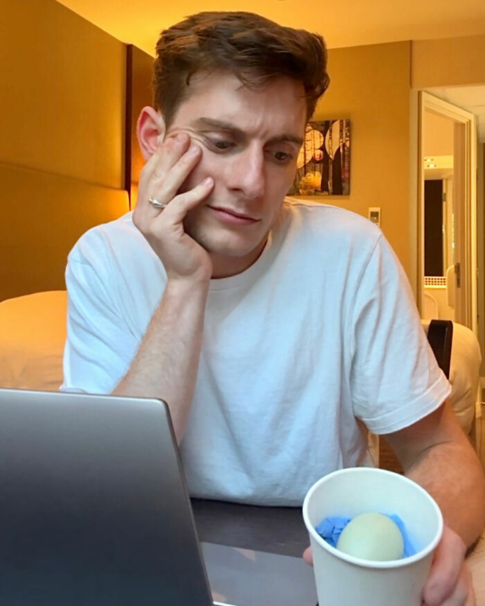 Man Found An Abandoned Egg And Decided To Take It Home, Hatching A New Friendship Man Found An Abandoned Egg And Decided To Take It Home, Hatching A New Friendship