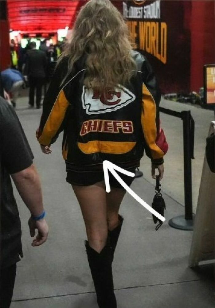 &ldquo;Insane&rdquo;: Taylor Swift Fan Discovers Singer Bought Vintage Jacket She Sold Online, Shows Proof