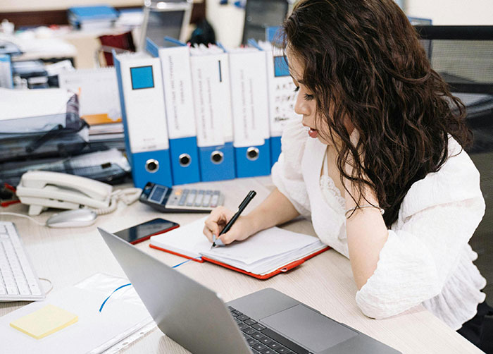 “Just A Screen”: 30 Parts Of Jobs The General Public Isn’t Supposed To Know About