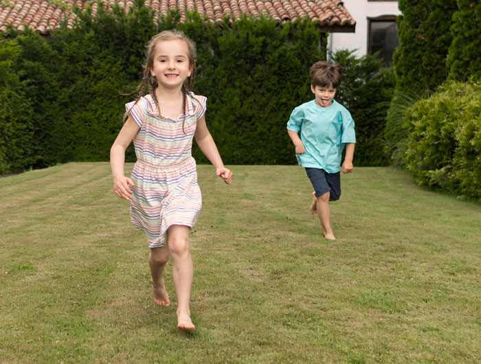 Woman Confused When She Finds Strange Young Kids On Her Porch, Calls Cops, Mother Shows Up Mad Woman Confused When She Finds Strange Young Kids On Her Porch, Calls Cops, Mother Shows Up Mad