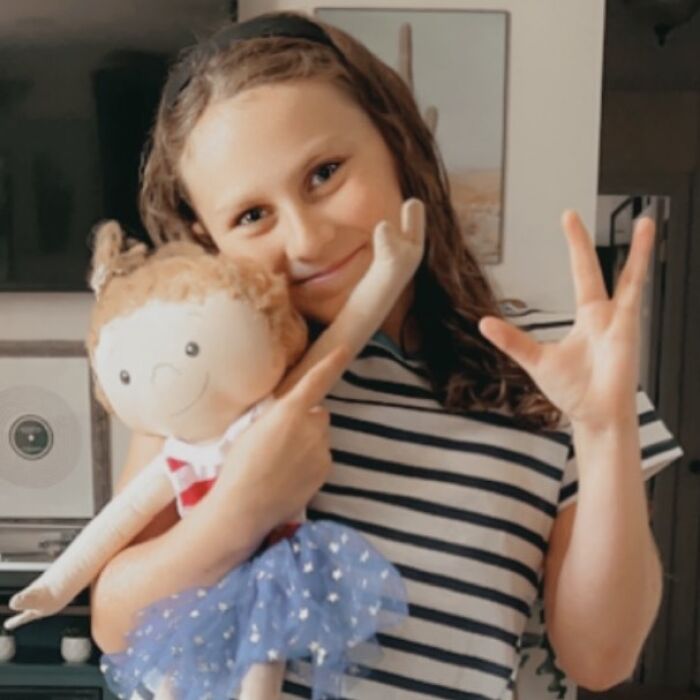 Woman Creates Dolls That Fit Each Child’s Needs While Representing Their Rare Health Conditions (26 New Pics)