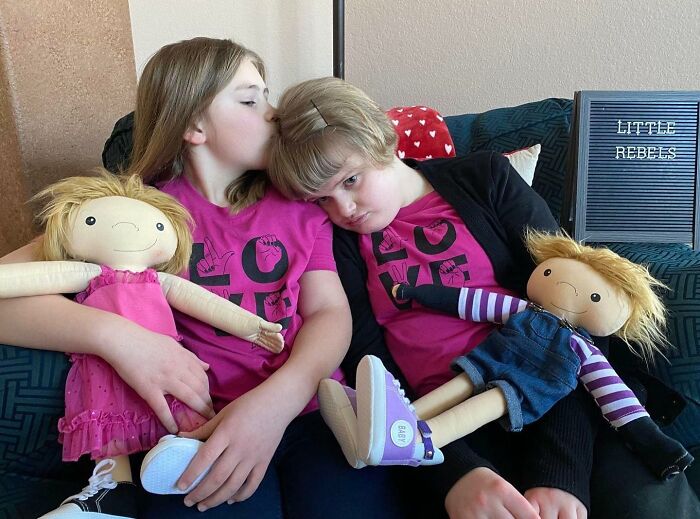 Woman Creates Dolls That Fit Each Child’s Needs While Representing Their Rare Health Conditions (26 New Pics)