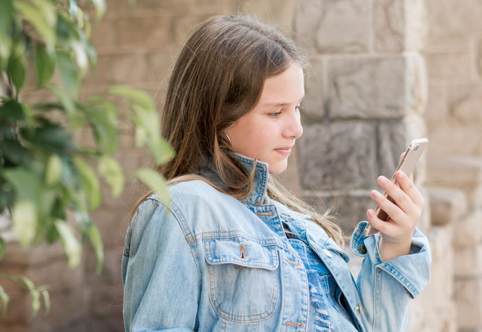 “I’m Now Worst Mum On The Planet”: Mom Stops 14YO From Talking To Controlling GF, Teen Gets Mad “I’m Now Worst Mum On The Planet”: Mom Stops 14YO From Talking To Controlling GF, Teen Gets Mad