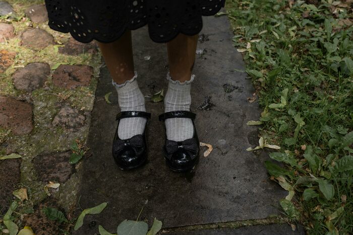 “I’m A Karen”: Woman Taunted By Kids Taking Up Space On Her Wall Wonders How To Solve The Issue “I’m A Karen”: Woman Taunted By Kids Taking Up Space On Her Wall Wonders How To Solve The Issue