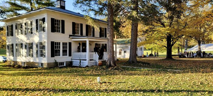 50 Timeless ‘Century Homes’ That Continue To Astound And Inspire (New Pics) 50 Timeless ‘Century Homes’ That Continue To Astound And Inspire (New Pics)