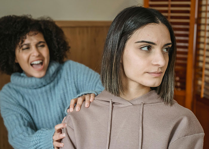 40 Indicators That The Person You’re Talking To Is Super Smart And Hides It Well 40 Indicators That The Person You’re Talking To Is Super Smart And Hides It Well