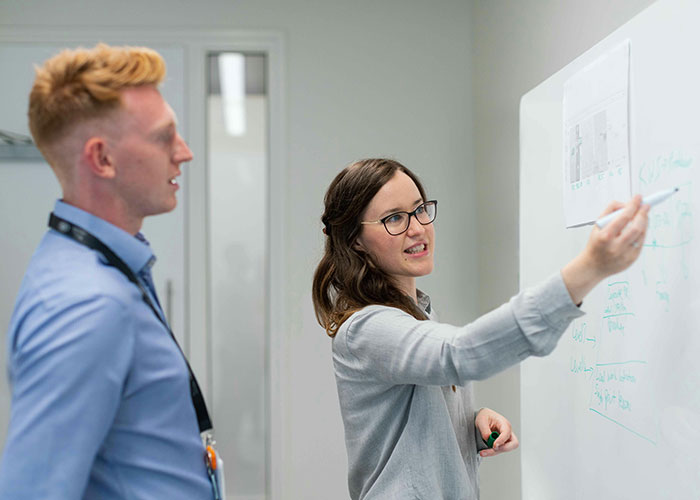 40 Indicators That The Person You’re Talking To Is Super Smart And Hides It Well 40 Indicators That The Person You’re Talking To Is Super Smart And Hides It Well