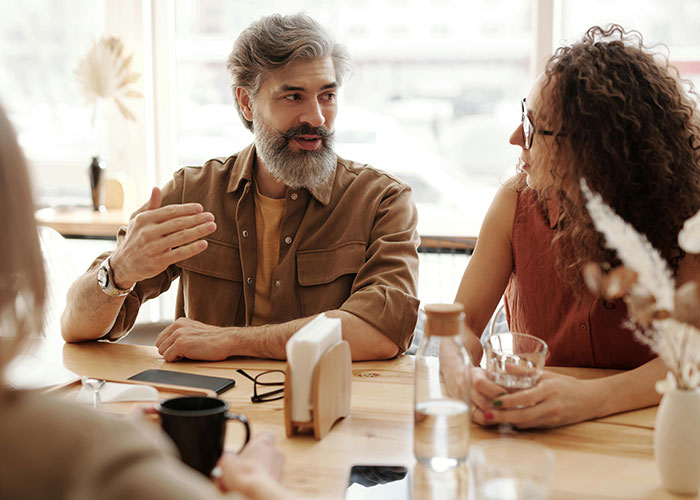 40 Indicators That The Person You’re Talking To Is Super Smart And Hides It Well 40 Indicators That The Person You’re Talking To Is Super Smart And Hides It Well