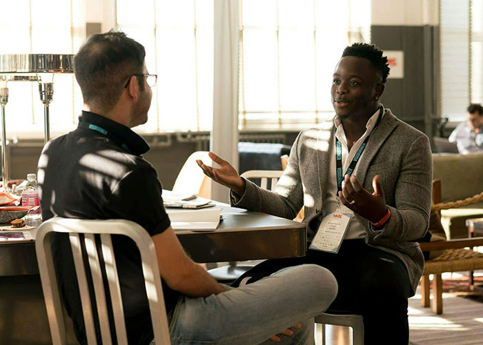 40 Indicators That The Person You’re Talking To Is Super Smart And Hides It Well 40 Indicators That The Person You’re Talking To Is Super Smart And Hides It Well