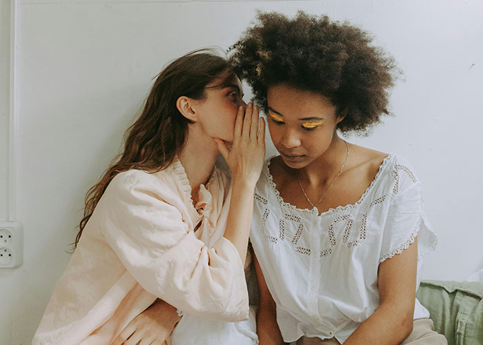 40 Indicators That The Person You’re Talking To Is Super Smart And Hides It Well 40 Indicators That The Person You’re Talking To Is Super Smart And Hides It Well