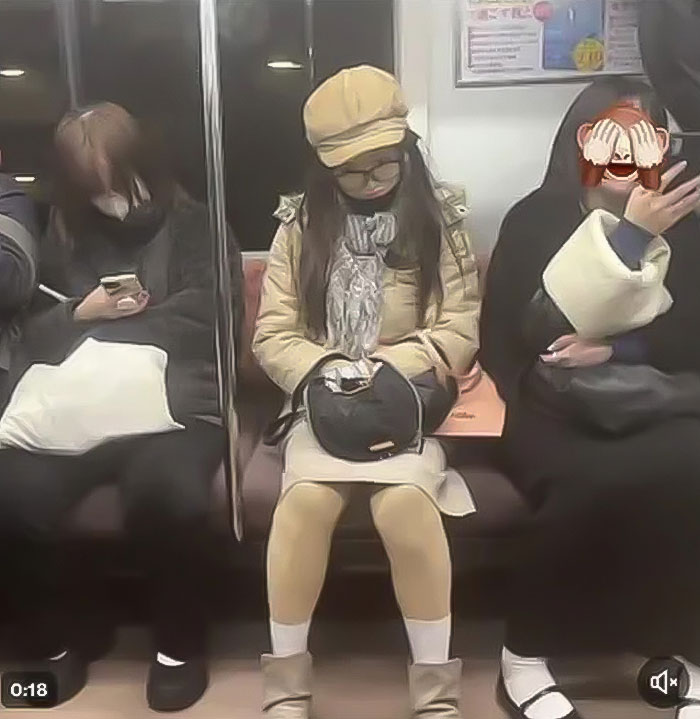 “That’s So Scary”: Women Terrified By “Tight Men” Dressed In Female Bodysuits, Taking Their Photos “That’s So Scary”: Women Terrified By “Tight Men” Dressed In Female Bodysuits, Taking Their Photos