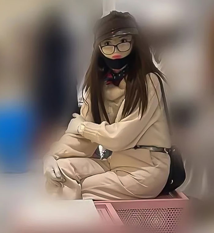 “That’s So Scary”: Women Terrified By “Tight Men” Dressed In Female Bodysuits, Taking Their Photos “That’s So Scary”: Women Terrified By “Tight Men” Dressed In Female Bodysuits, Taking Their Photos