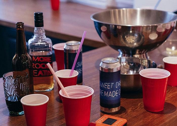 “Her Foot In Her Mouth”: 30 Times Guests Went From Friendly Visitors To Full-Blown Weirdos “Her Foot In Her Mouth”: 30 Times Guests Went From Friendly Visitors To Full-Blown Weirdos