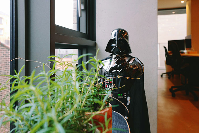 “Her Foot In Her Mouth”: 30 Times Guests Went From Friendly Visitors To Full-Blown Weirdos “Her Foot In Her Mouth”: 30 Times Guests Went From Friendly Visitors To Full-Blown Weirdos