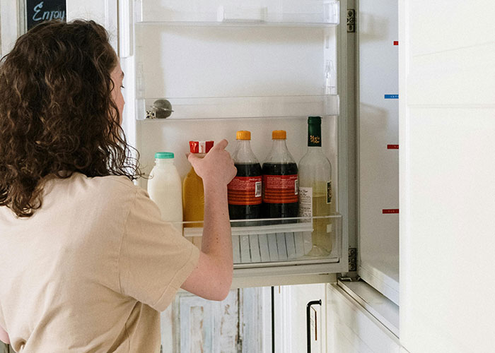 “Her Foot In Her Mouth”: 30 Times Guests Went From Friendly Visitors To Full-Blown Weirdos “Her Foot In Her Mouth”: 30 Times Guests Went From Friendly Visitors To Full-Blown Weirdos