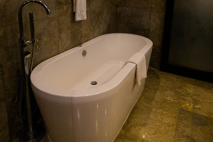 “Her Foot In Her Mouth”: 30 Times Guests Went From Friendly Visitors To Full-Blown Weirdos “Her Foot In Her Mouth”: 30 Times Guests Went From Friendly Visitors To Full-Blown Weirdos