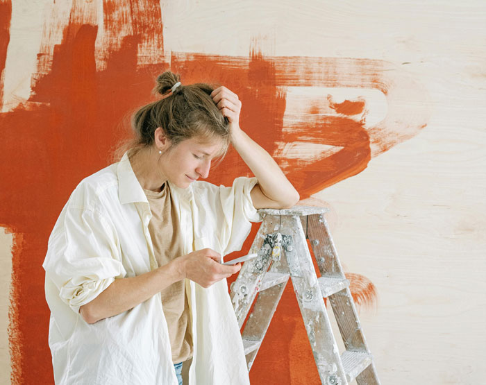 Woman Busts Worker Peeing In The Plaster Mix For Her Kitchen, Demands Company Take Everything Down Woman Busts Worker Peeing In The Plaster Mix For Her Kitchen, Demands Company Take Everything Down