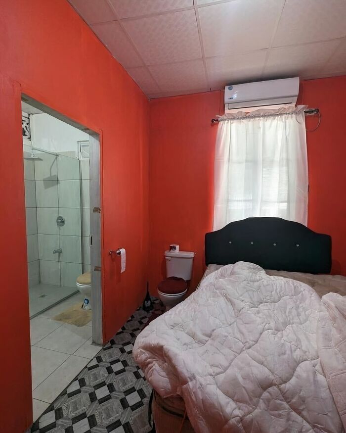 30 Of The Funniest Real Estate Listing Fails (New Pics) 30 Of The Funniest Real Estate Listing Fails (New Pics)