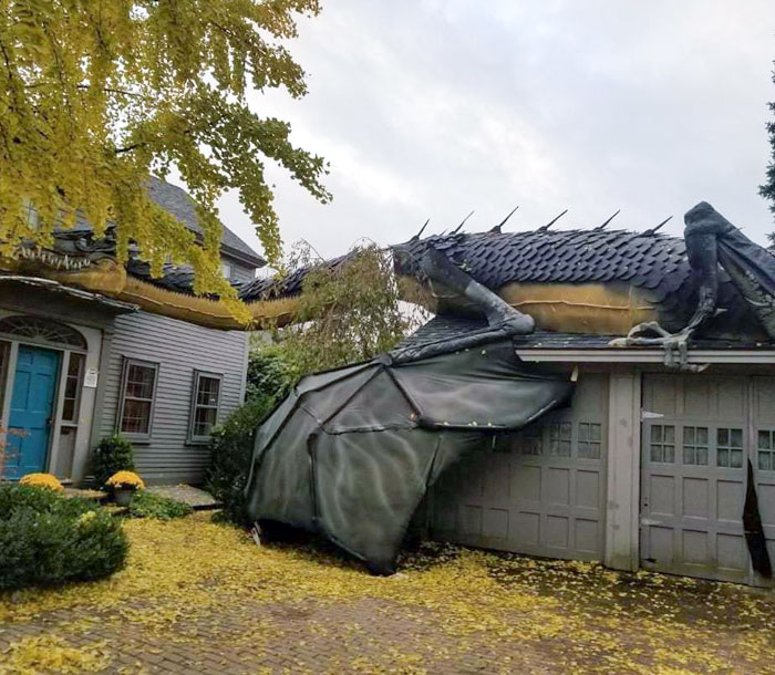 50 Times People Were So Proud Of Their Outdoor Halloween Decorations, They Had to Share Them (New Pics) 50 Times People Were So Proud Of Their Outdoor Halloween Decorations, They Had to Share Them (New Pics)