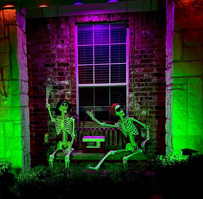50 Times People Were So Proud Of Their Outdoor Halloween Decorations, They Had to Share Them (New Pics) 50 Times People Were So Proud Of Their Outdoor Halloween Decorations, They Had to Share Them (New Pics)