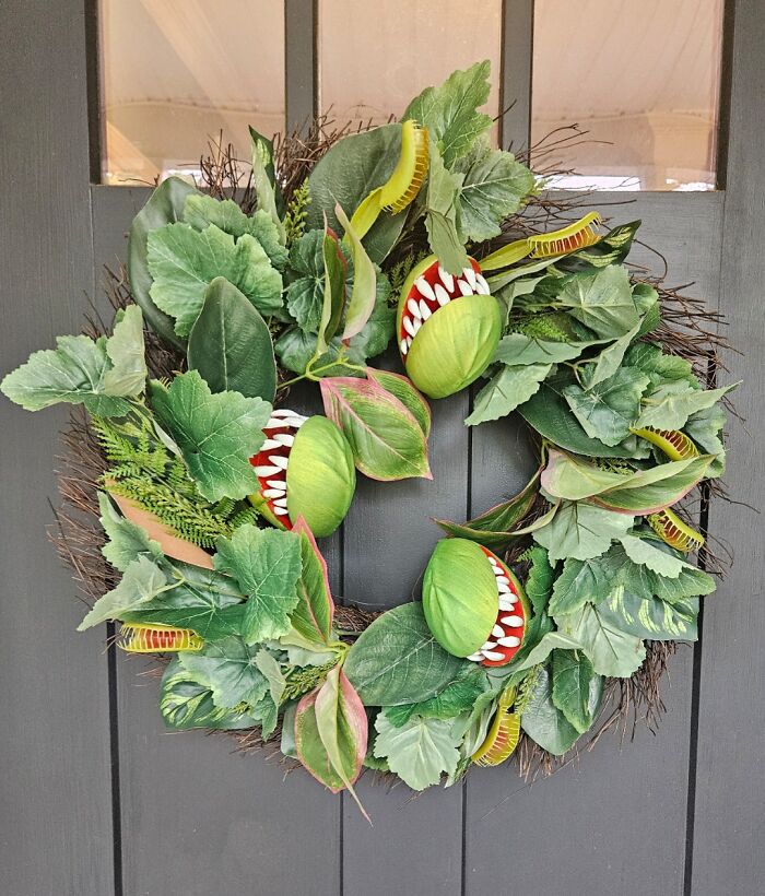 50 Times People Were So Proud Of Their Outdoor Halloween Decorations, They Had to Share Them (New Pics) 50 Times People Were So Proud Of Their Outdoor Halloween Decorations, They Had to Share Them (New Pics)