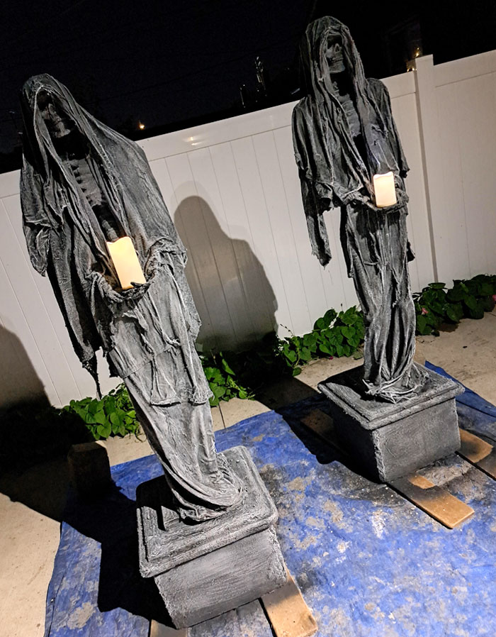 50 Times People Were So Proud Of Their Outdoor Halloween Decorations, They Had to Share Them (New Pics) 50 Times People Were So Proud Of Their Outdoor Halloween Decorations, They Had to Share Them (New Pics)