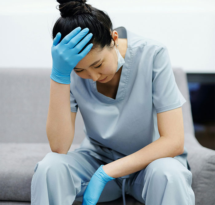 Woman Reminds Coworker Of Their Work Hours, Is Shocked When They Use It Against Her Woman Reminds Coworker Of Their Work Hours, Is Shocked When They Use It Against Her