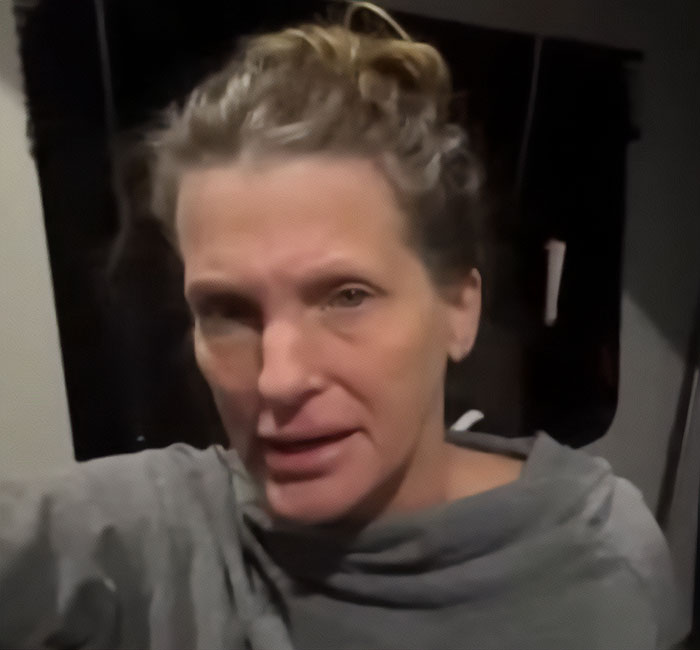 Marine Corps Vet Left “Humiliated” After She’s Removed From Delta Flight Over “Threatening” Shirt Marine Corps Vet Left “Humiliated” After She’s Removed From Delta Flight Over “Threatening” Shirt