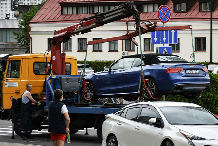 “Window Cleaners”: 50 Industries That Are Way More Dark And Sinister Than Most Realize “Window Cleaners”: 50 Industries That Are Way More Dark And Sinister Than Most Realize