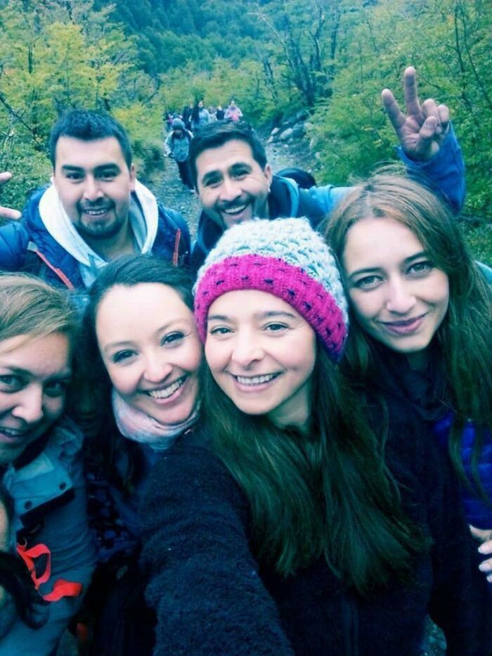 “What Is That”: Internet Horrified After Spotting “Creepy” Face Hidden In Group Selfie