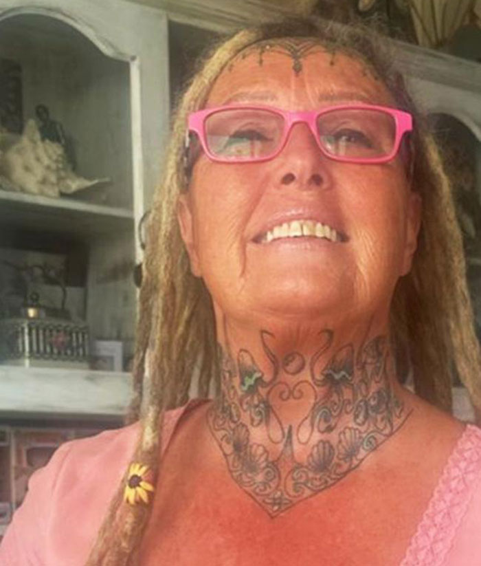 “Ridiculous”: 63-Year-Old Woman “Humiliated” After She’s Kicked Out Of Bar Over Her Face Tattoos “Ridiculous”: 63-Year-Old Woman “Humiliated” After She’s Kicked Out Of Bar Over Her Face Tattoos