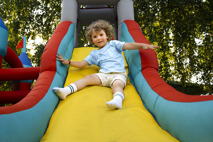 Mom Calls Out Parents Who Think Their Kids’ Chaotic Behavior In Public Places Is “Cute” Mom Calls Out Parents Who Think Their Kids’ Chaotic Behavior In Public Places Is “Cute”